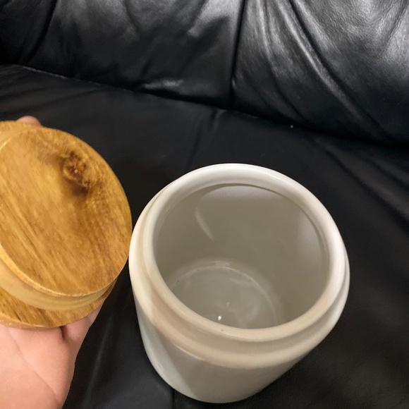 Sugar container jar the old pottery company made in England wooden lid - Picture 6 of 6